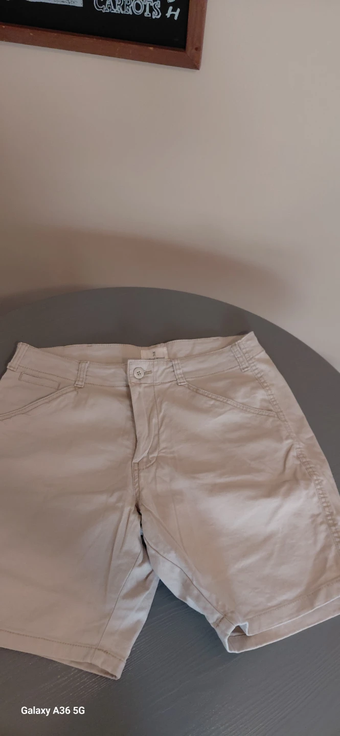 Women's Beige Chino Shorts - Size Medium