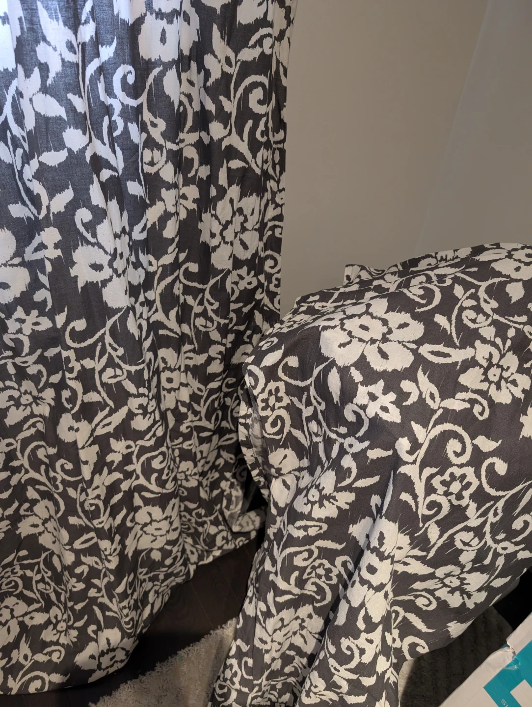 Window Curtain with Floral Pattern - photo 2