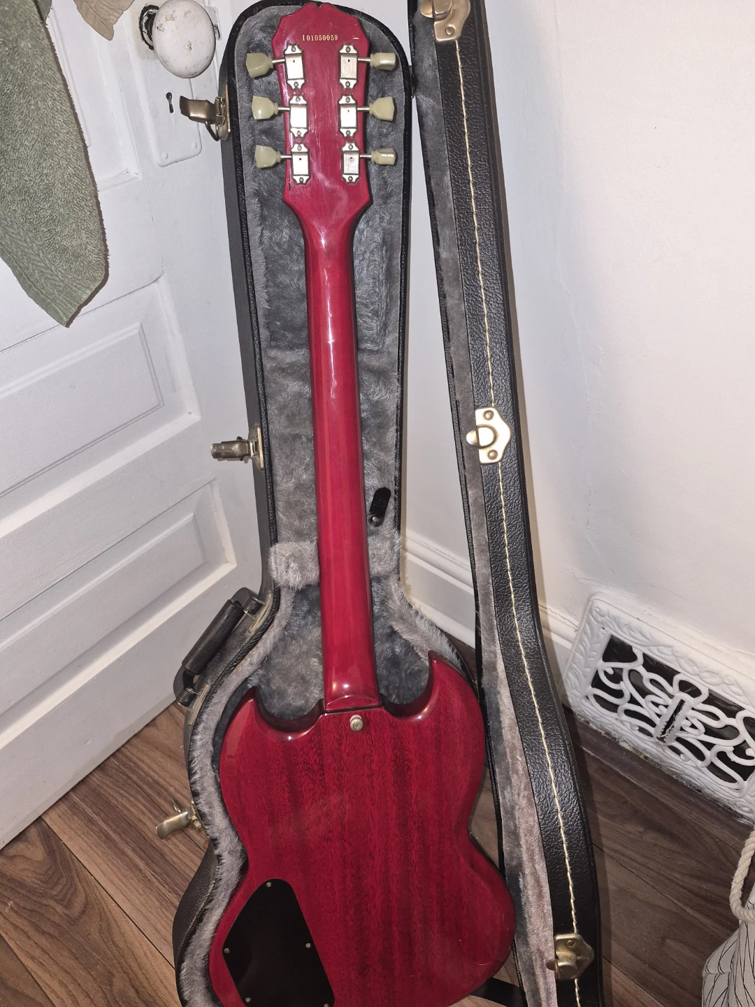 Epiphone Electric Guitar - photo 2