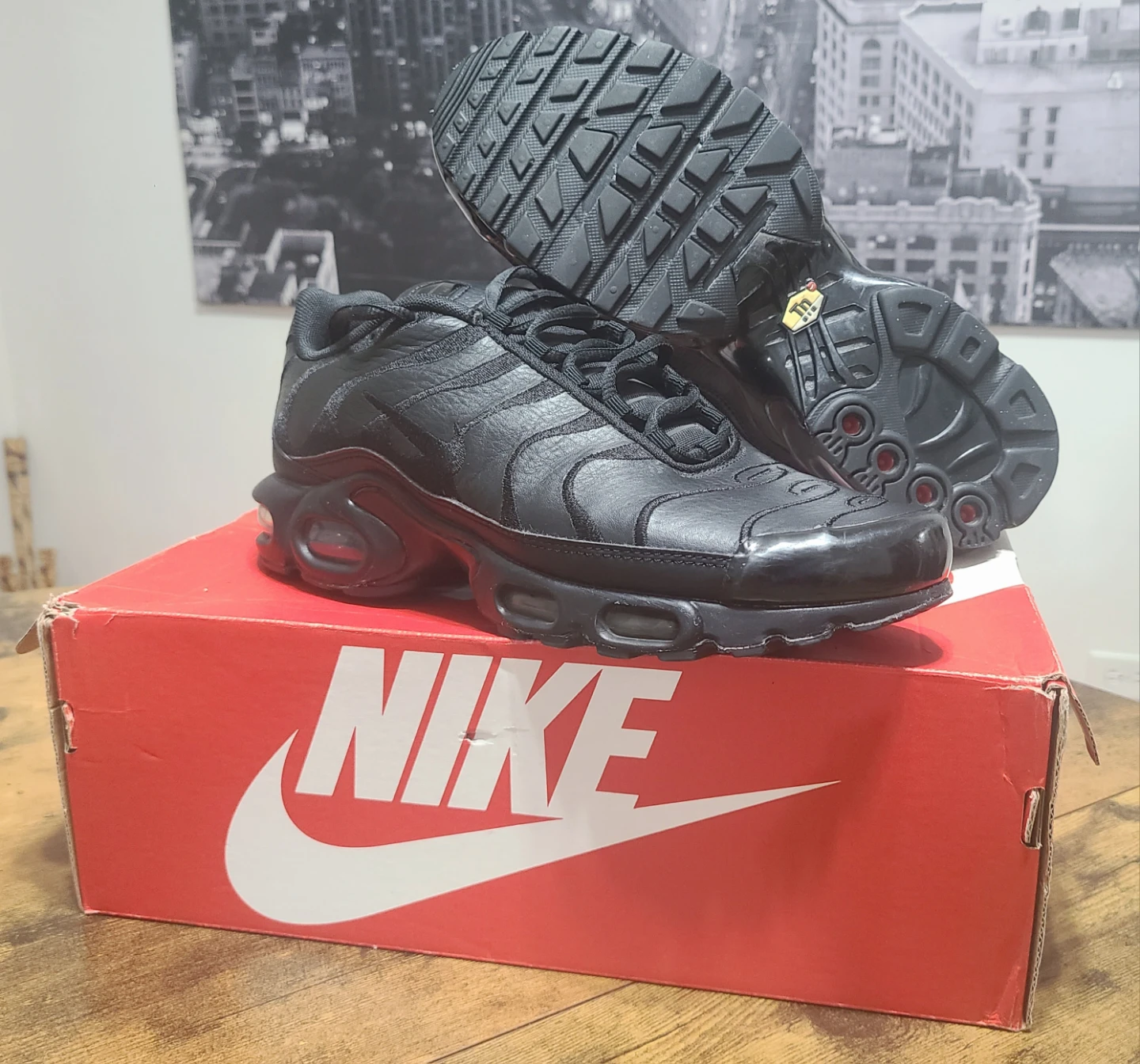 Nike Air Max Plus TN Triple Black Leather AJ2029-001 Size 9 US