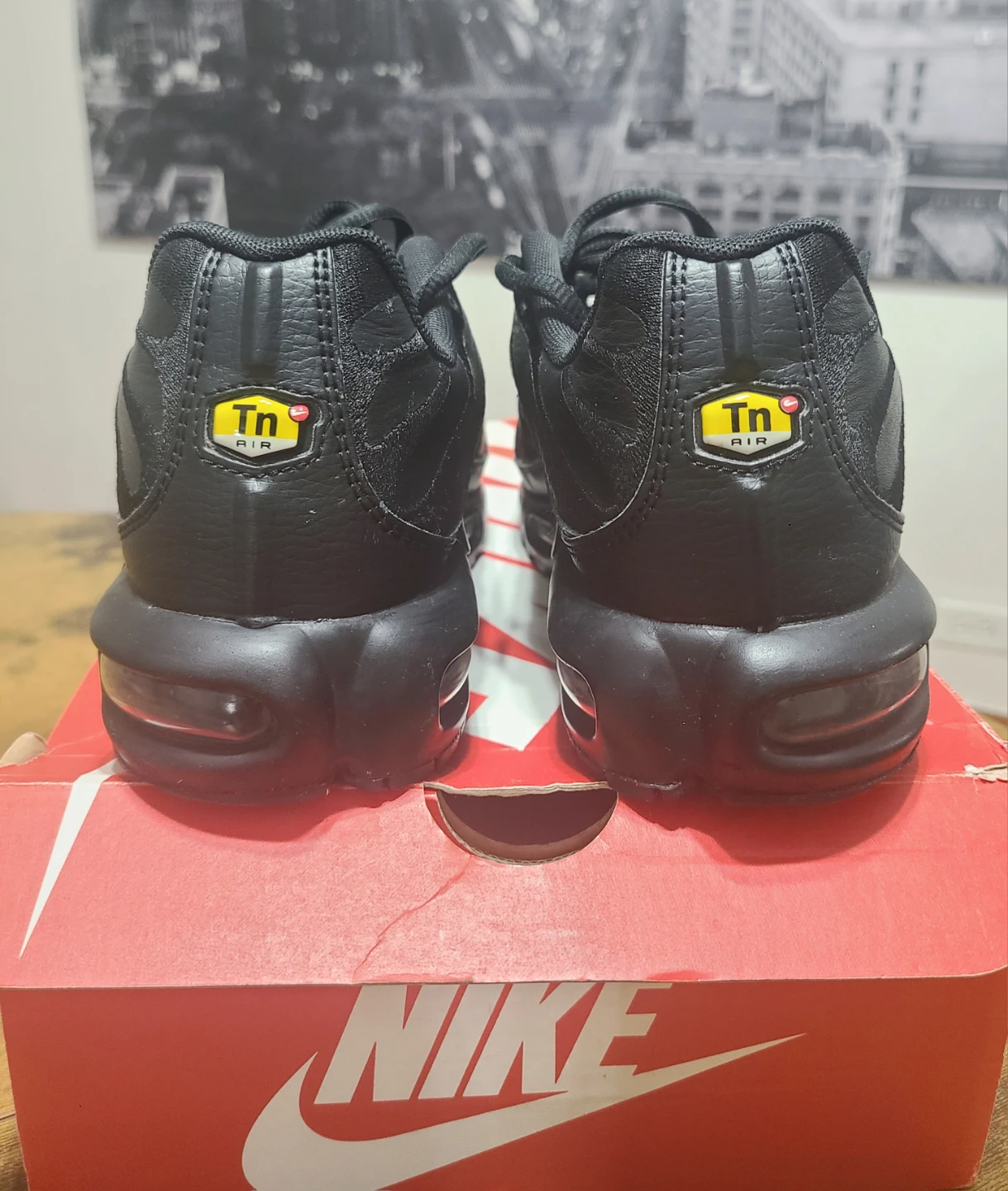 Nike Air Max Plus TN Triple Black Leather AJ2029-001 Size 9 US - photo 3