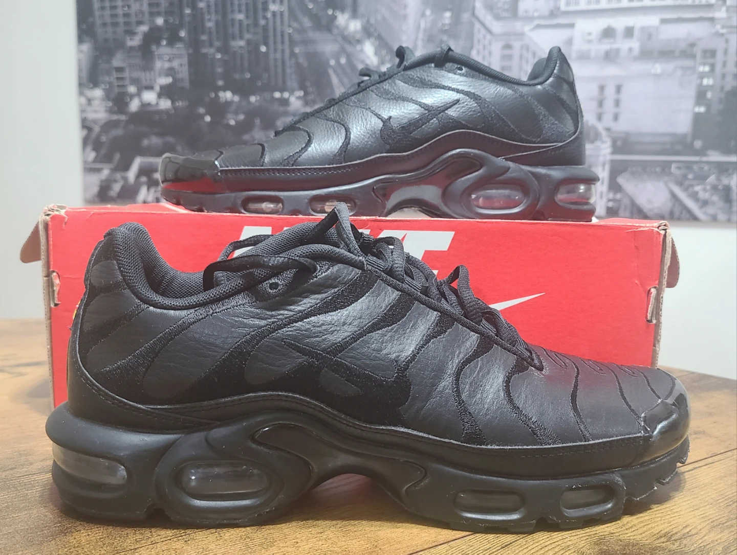 Nike Air Max Plus TN Triple Black Leather AJ2029-001 Size 9 US - photo 5