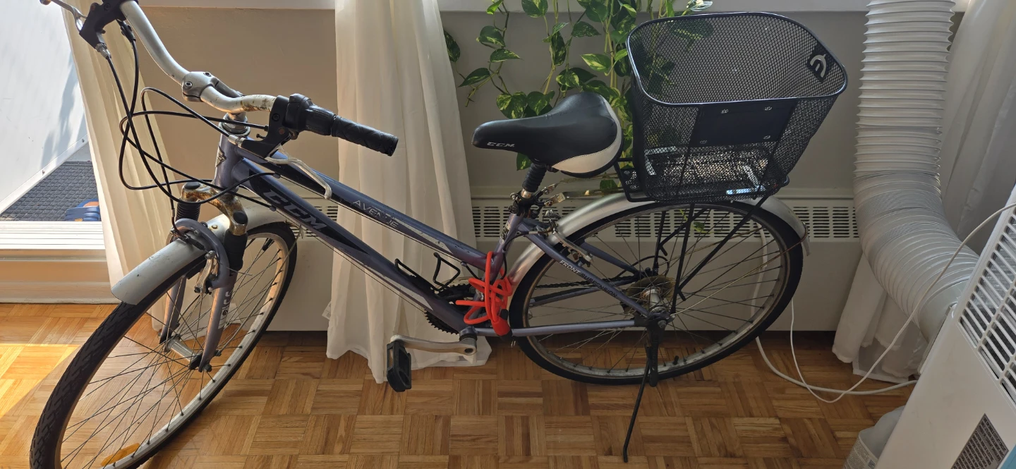 CCM Avebury Hybrid Bike with Basket - photo 2