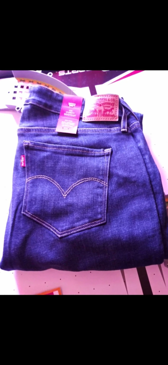 Levi's Curvy Bootcut Jeans 🌱