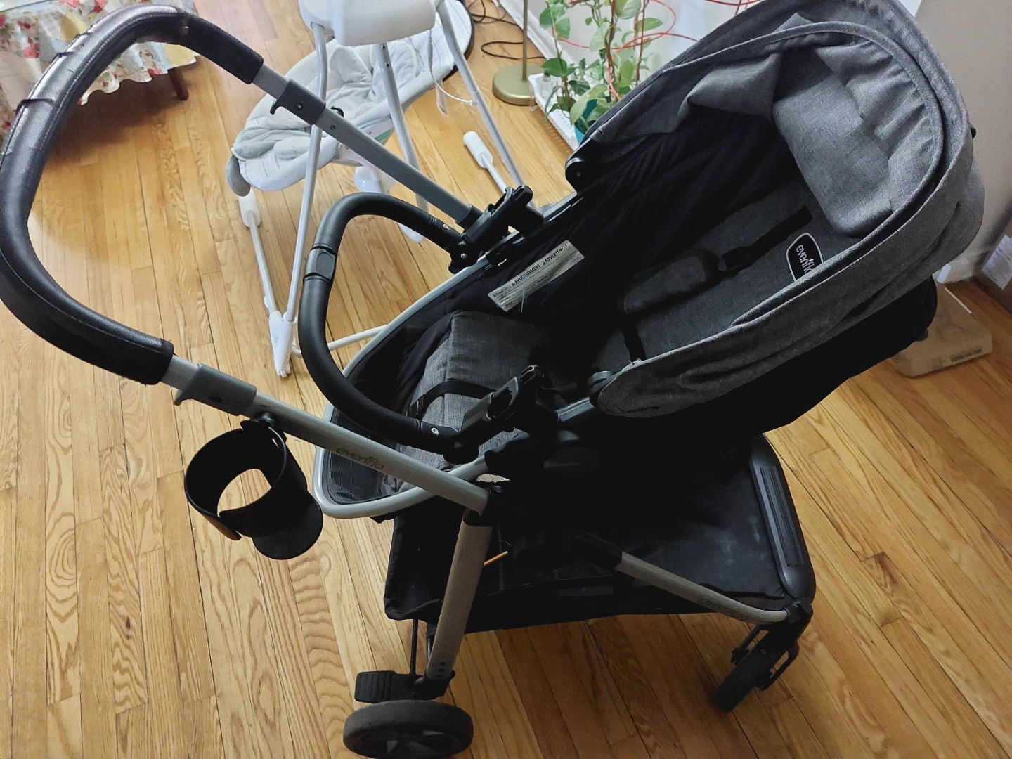 🚼 Evenflo Stroller – Clean, Lightweight & Ready to Go ($40) - photo 4