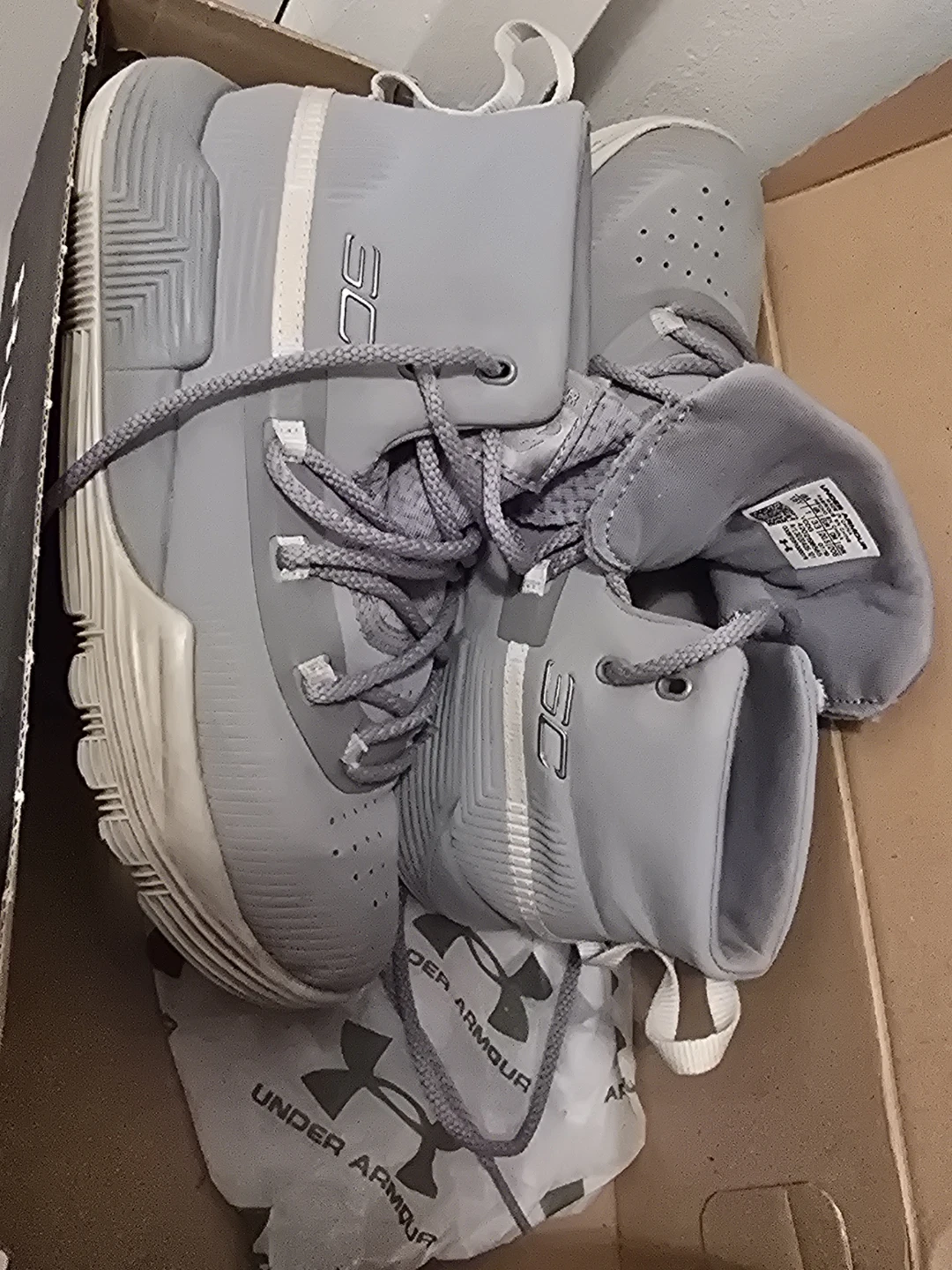 Under Armour SC 3Zero IV Youth Basketball Shoes Grey Size 1.5Y