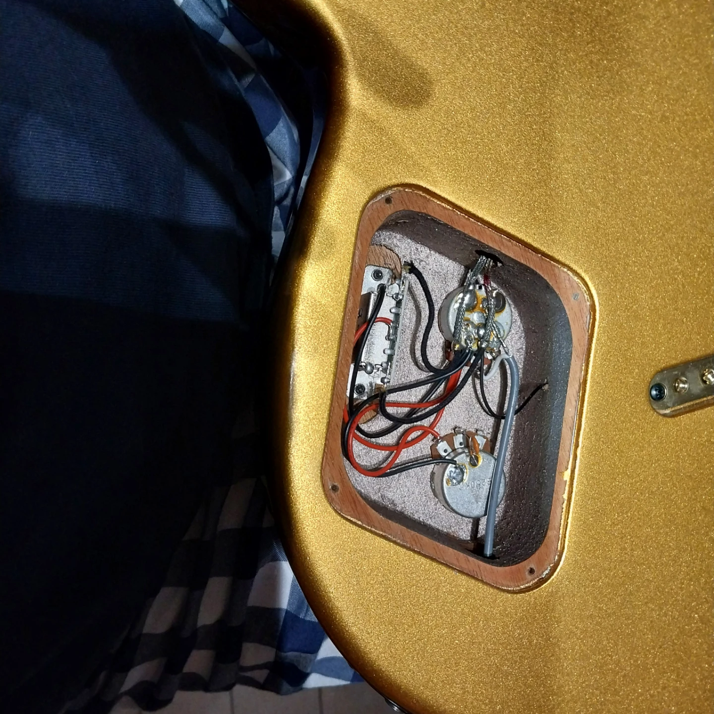 Gold Electric Guitar lg p90 gold - photo 4