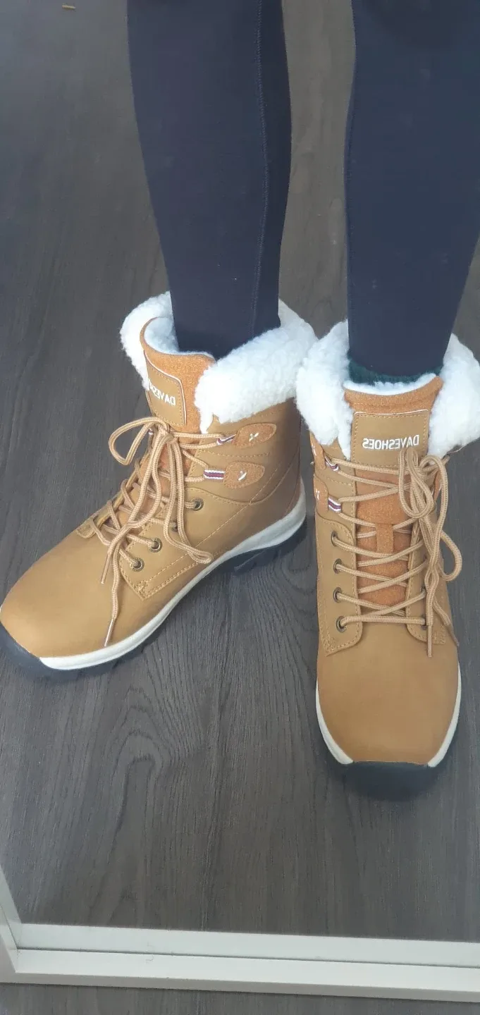 DAVESHOES Women's Tan Fur Lined Winter Boots