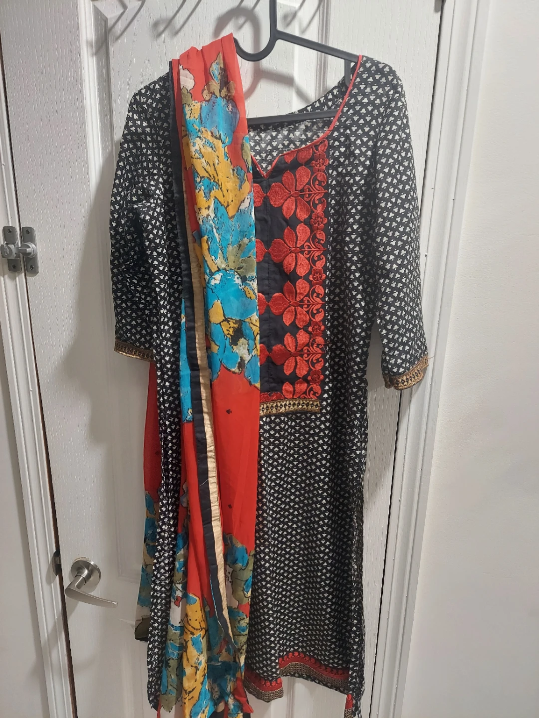 Women's Black and White Printed Kurti with Scarf