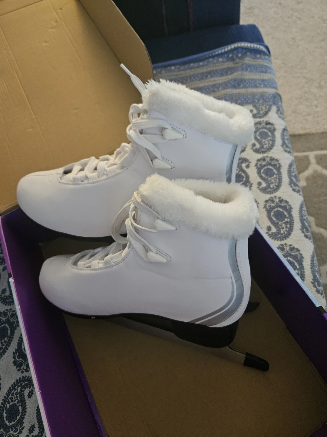 Figure Skates with Warm Fur Collar - photo 4