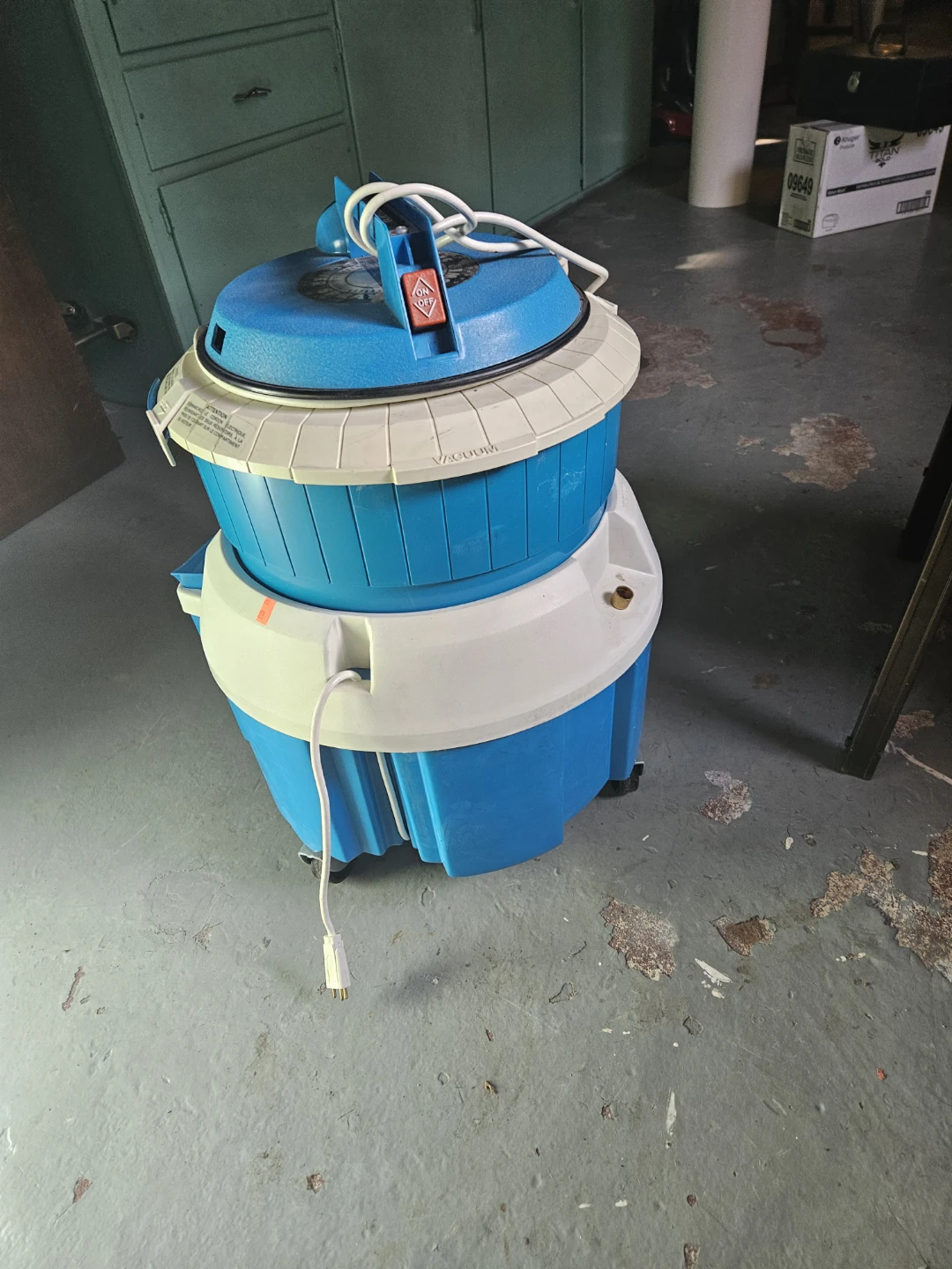 Kenmore Power Spray Carpet Cleaner - photo 3