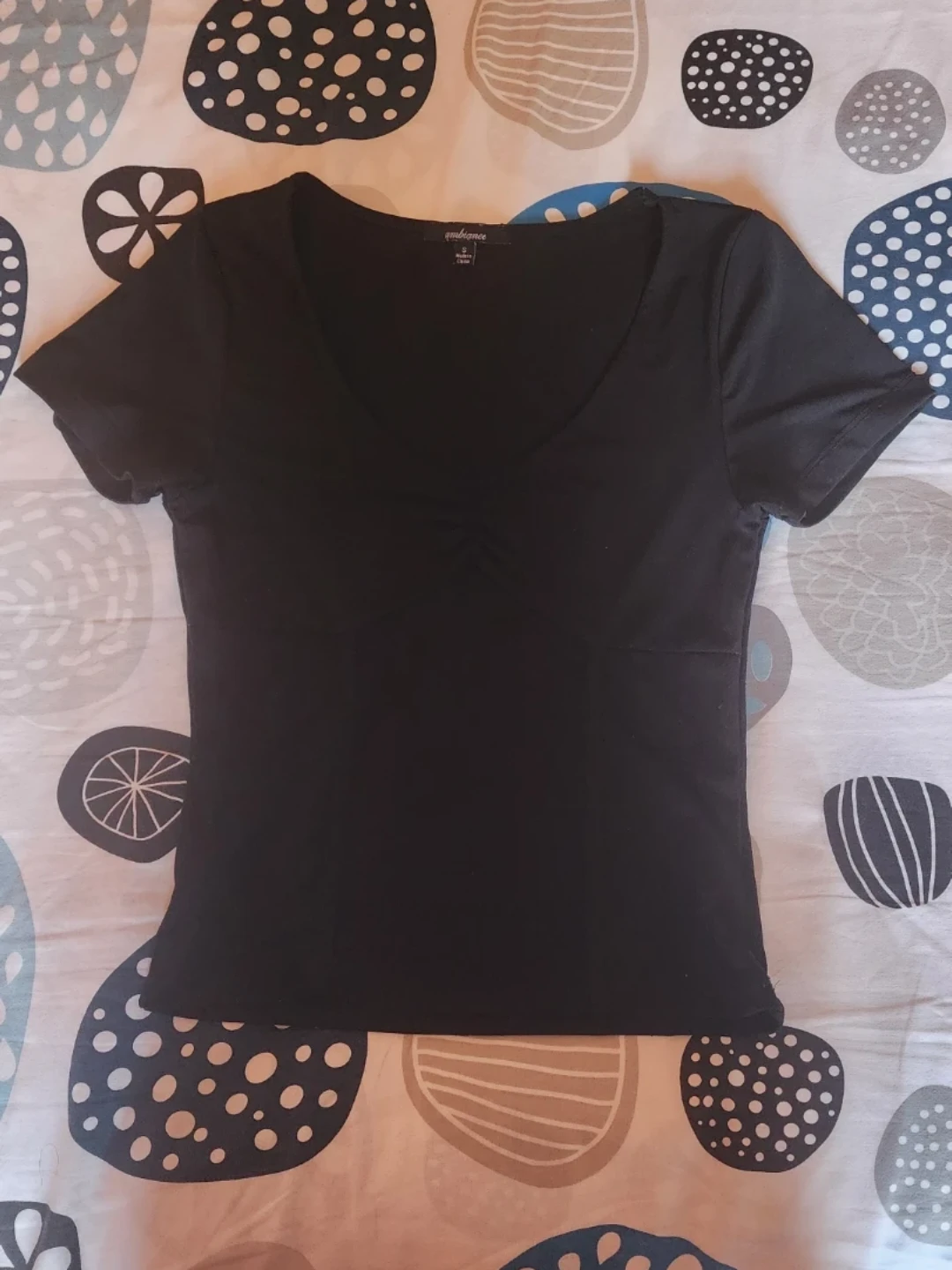 coquette black v-neck tee - photo 2