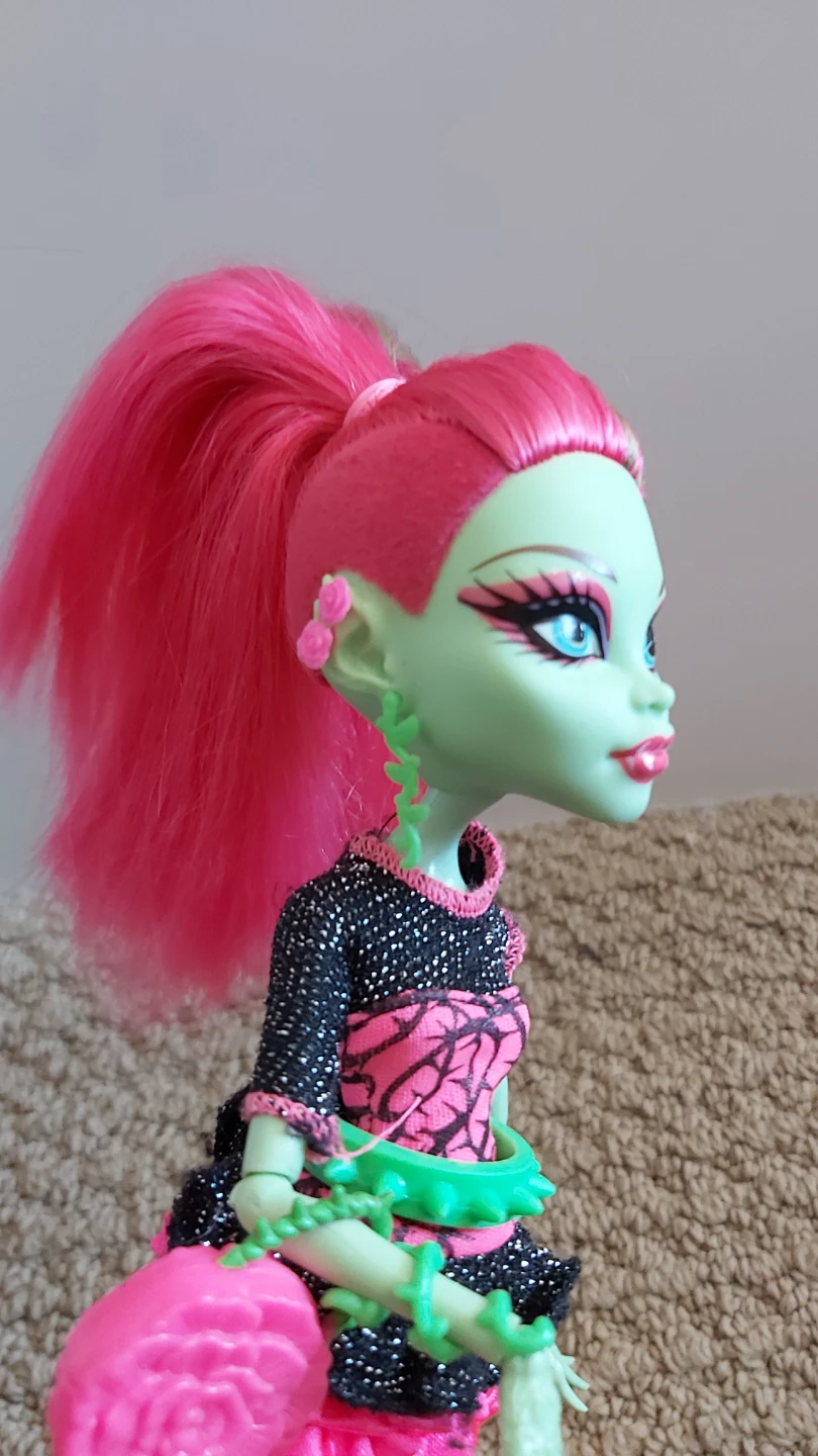 Monster High Venus Ghouls Night Out - photo 3