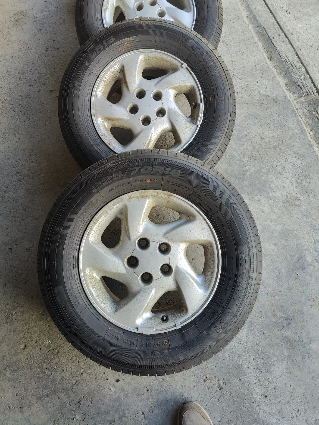 brand new tires on stock 1999 Rav4 rims - photo 3