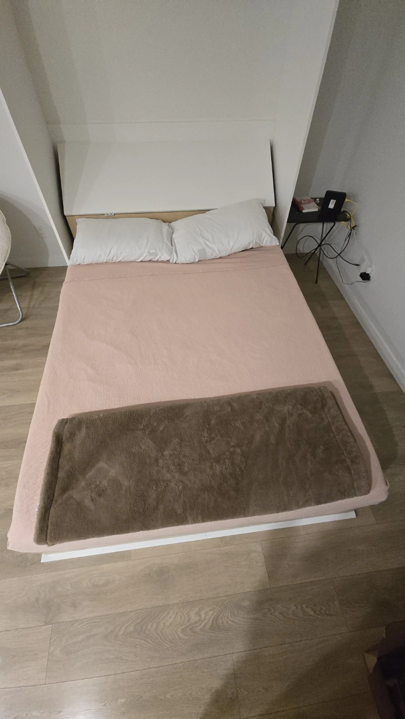 Queen Mattress - Zinus ActivFresh Memory Foam + two pillows - photo 2
