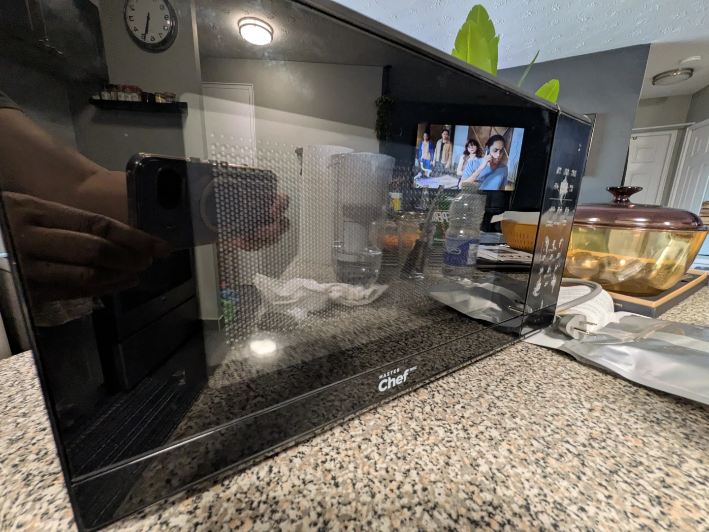 Master Chef 0.7 cu. ft. Countertop Microwave - 700W
