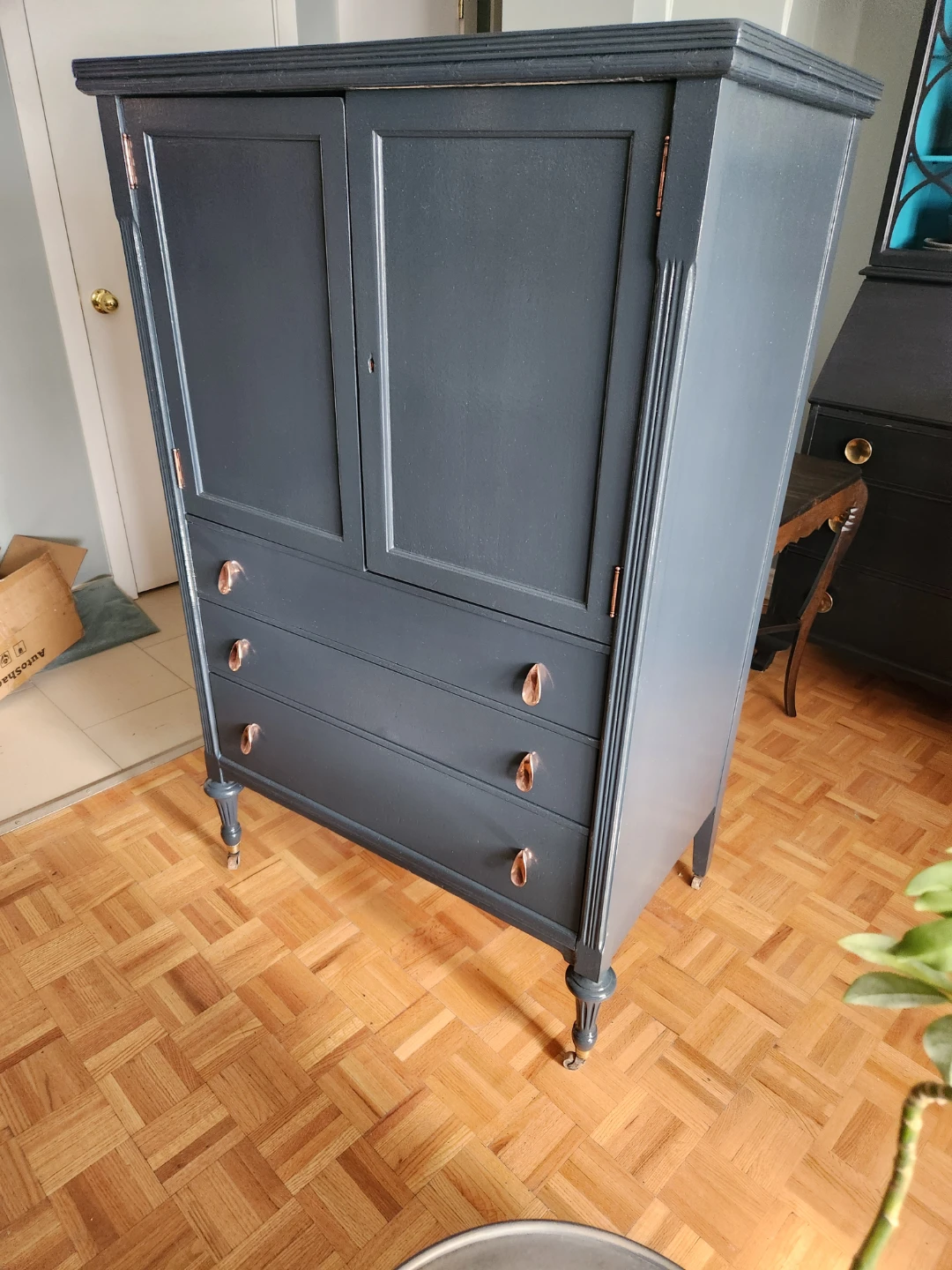 Gentlemans Hidden Chest of Drawers by Anthes Furniture Co - photo 2