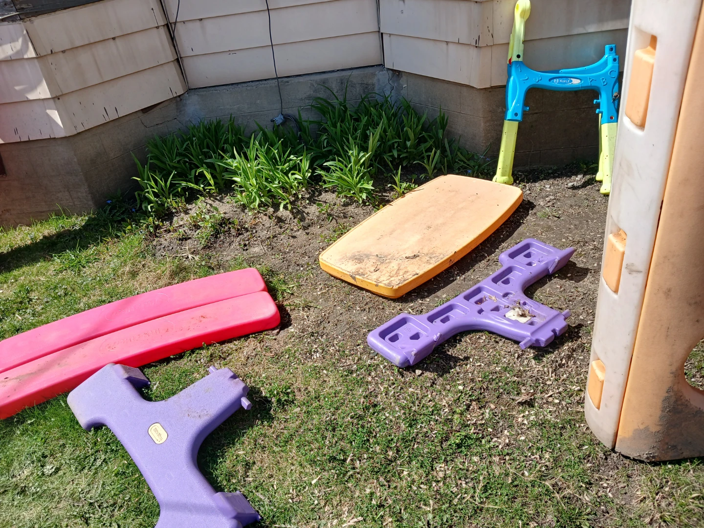 Assorted Kids Play Structures and Toys - photo 2