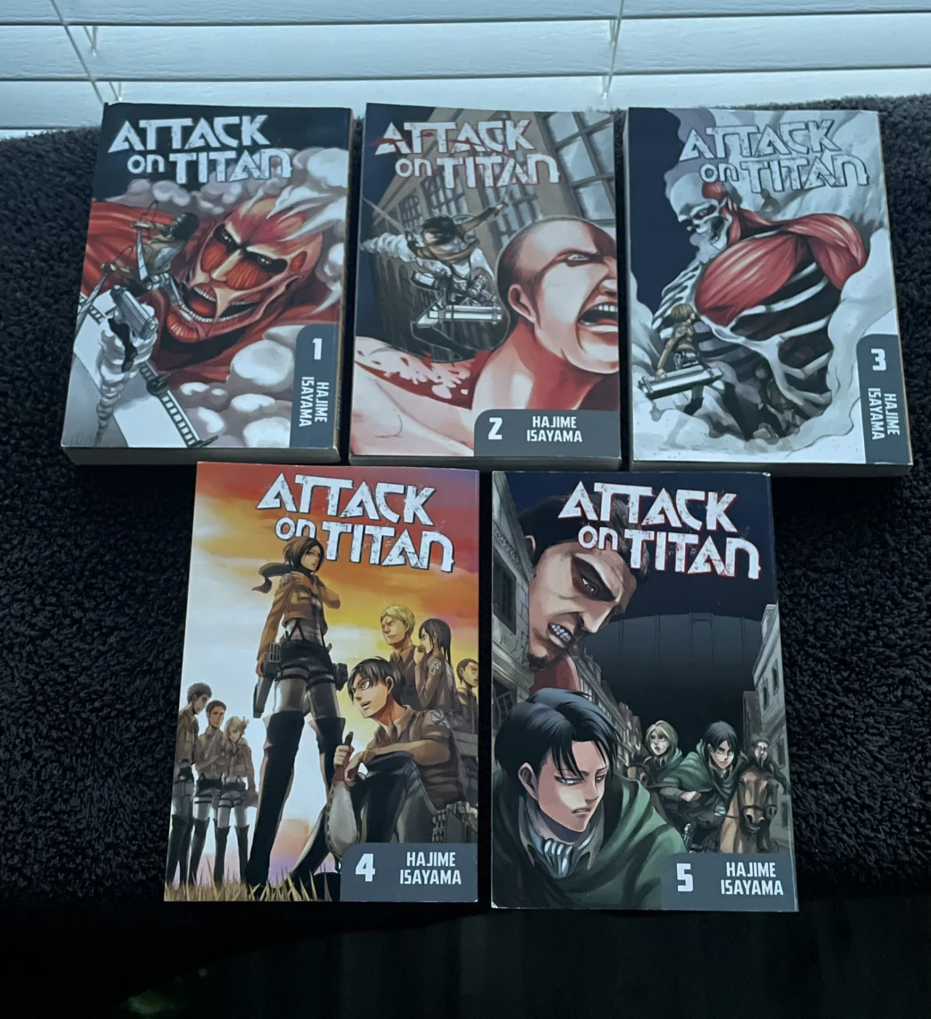 Attack on Titan Manga Vol 1-5 (Great Condition) - photo 2