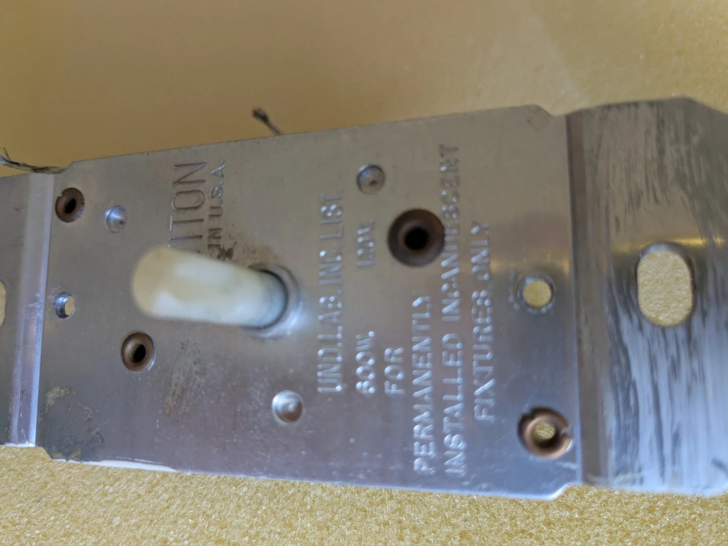 Leviton 600W 120V Incandescent Fixture Switch