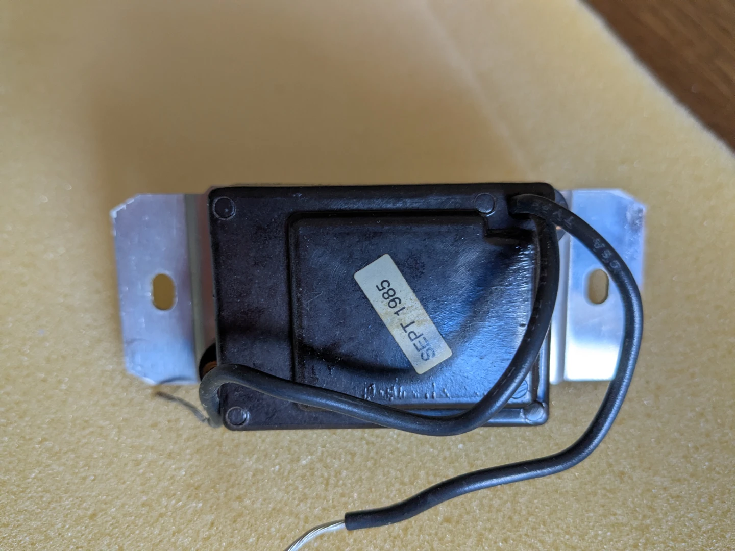 Leviton 600W 120V Incandescent Fixture Switch - photo 2