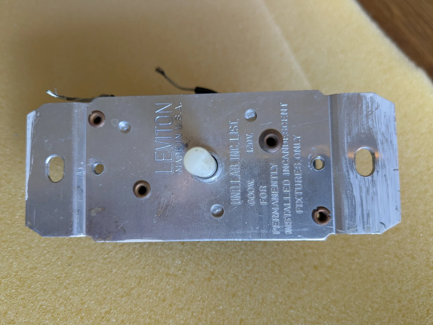 Leviton 600W 120V Incandescent Fixture Switch - photo 3