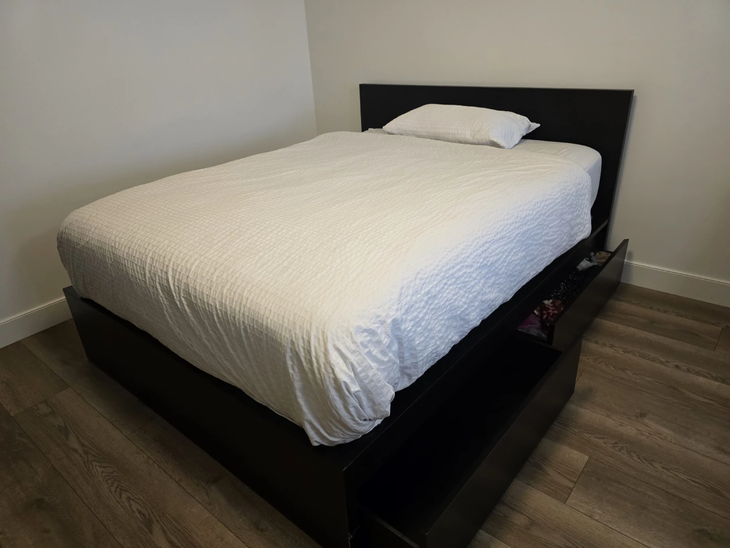 IKEA MALM Bed Frame with 2 Drawers and mattress - King Size - photo 4