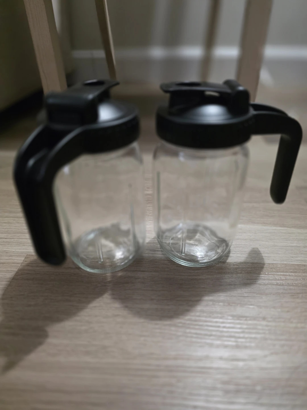 Miradexic 32oz Glass Pitcher with Lid