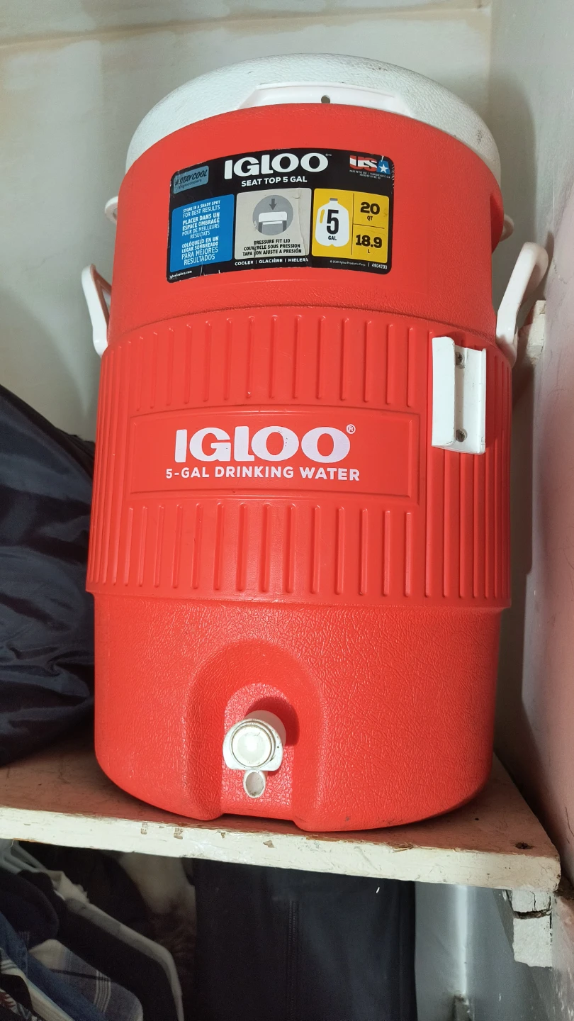 Igloo 5-Gallon Water Cooler never used !