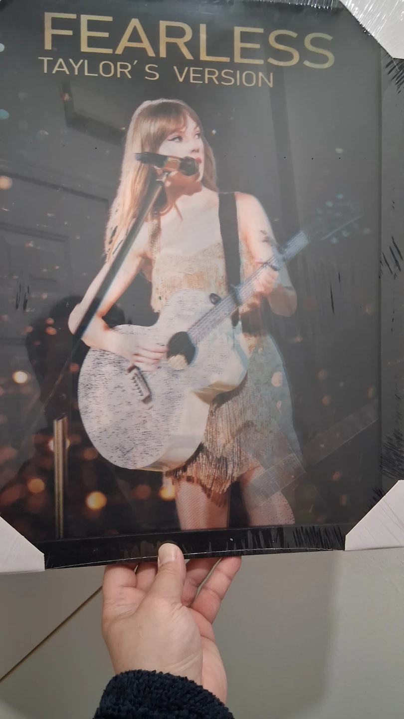 Taylor Swift 3 views 3D Holograph in Photo Frame