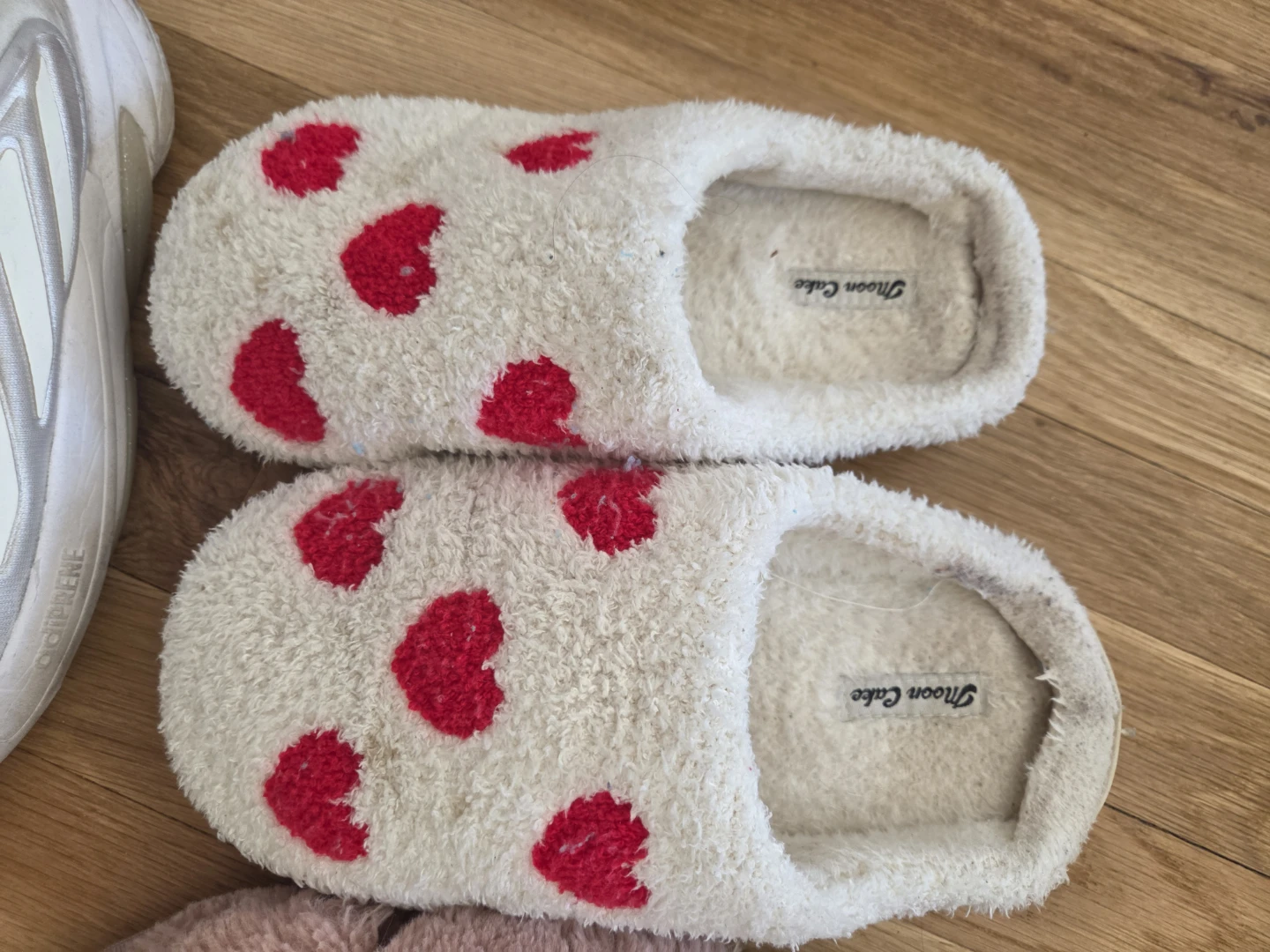 Adidas Ozelle & Skechers Sneakers, Moon Cake & Kiabi Slippers - photo 4
