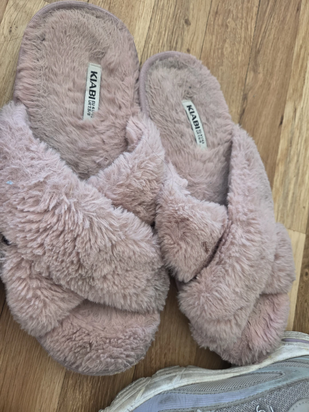 Adidas Ozelle & Skechers Sneakers, Moon Cake & Kiabi Slippers - photo 5