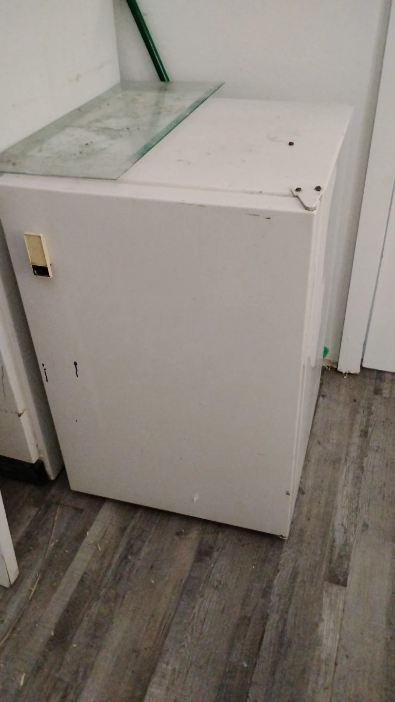 Eatons Viking White apartment size freezer