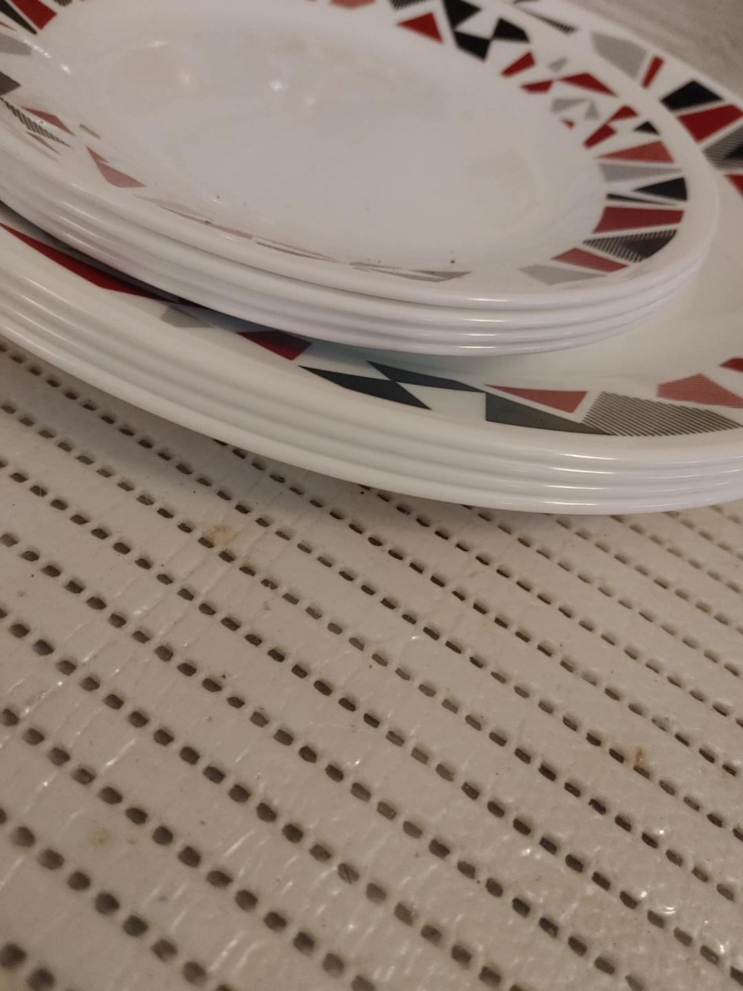 Corelle Vitrelle Plates - Geometric Pattern - photo 2
