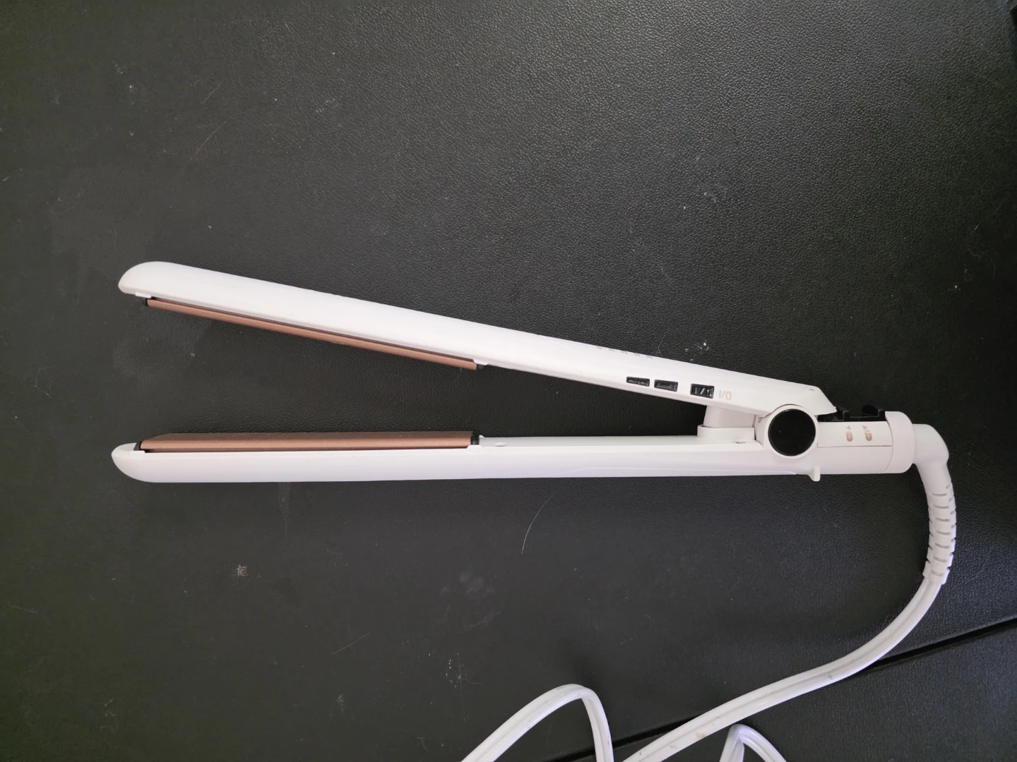 Conair White Flat Iron - photo 3