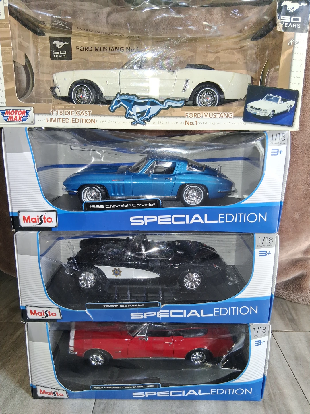 Maisto Special Edition 1965 Corvette, 1957 Corvette, 1967 Camaro
