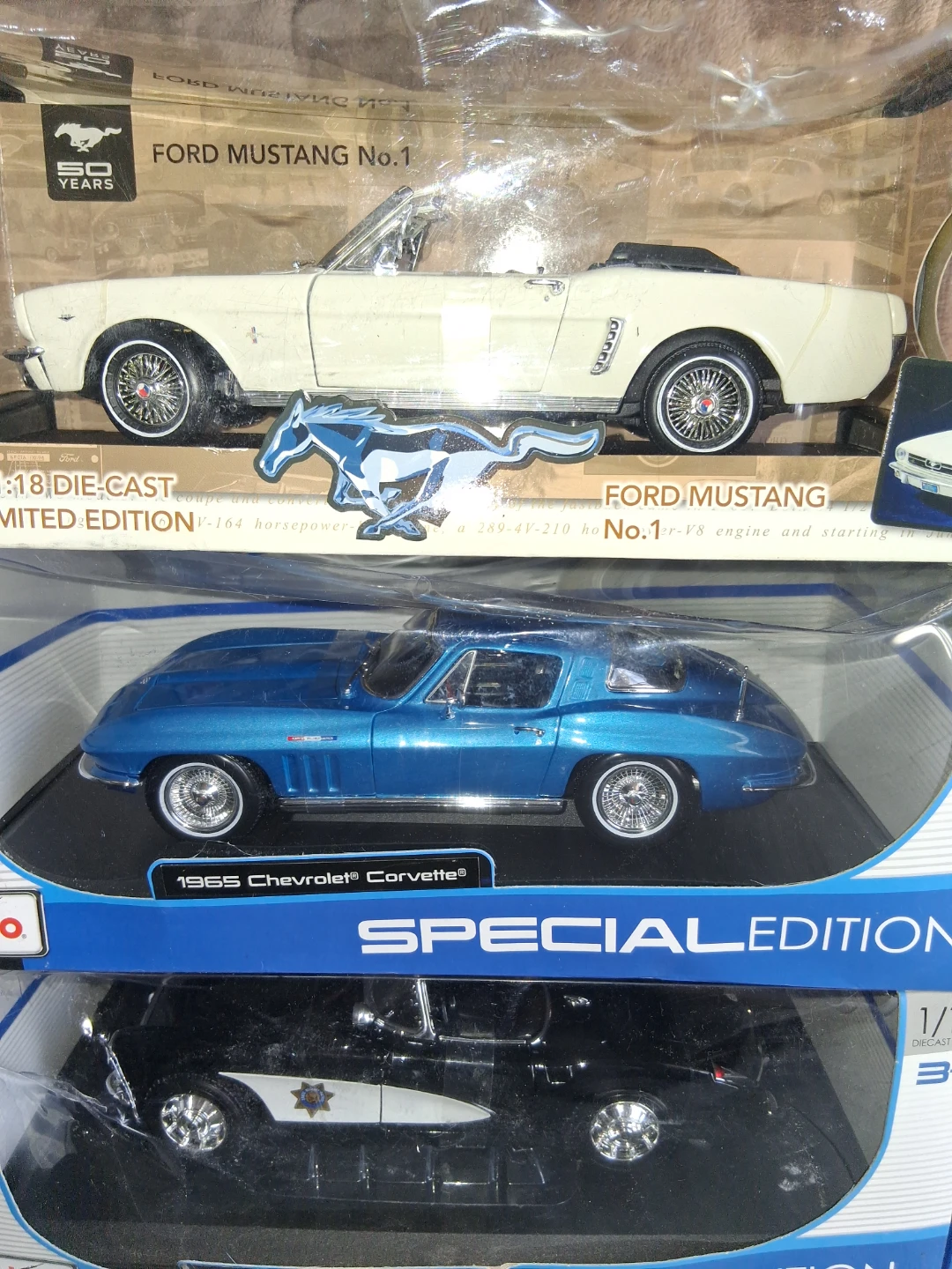 Maisto Special Edition 1965 Corvette, 1957 Corvette, 1967 Camaro - photo 2