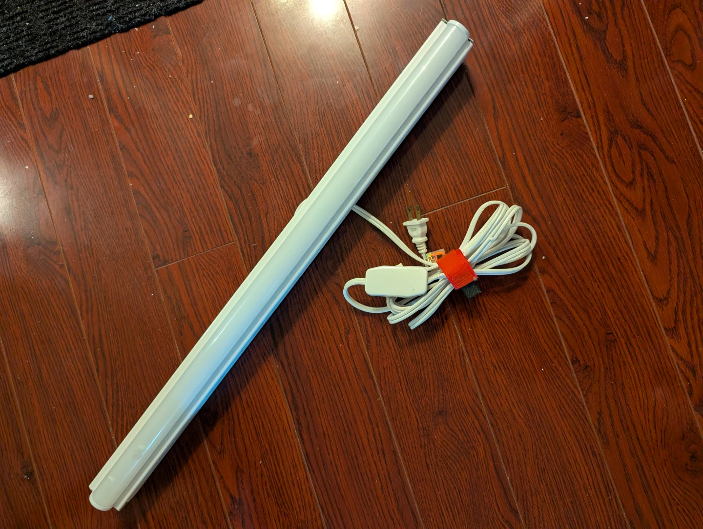 White Fluorescent Light Fixture with Cord