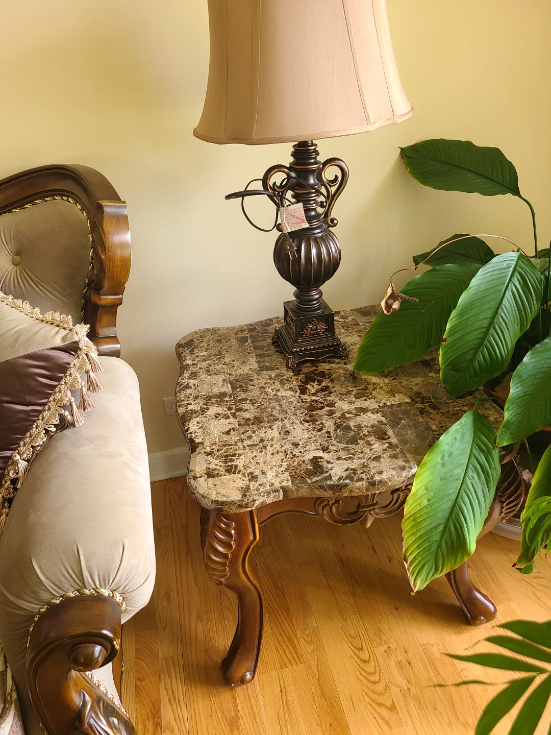 Elegant Sofa with Decorative Pillows - photo 5