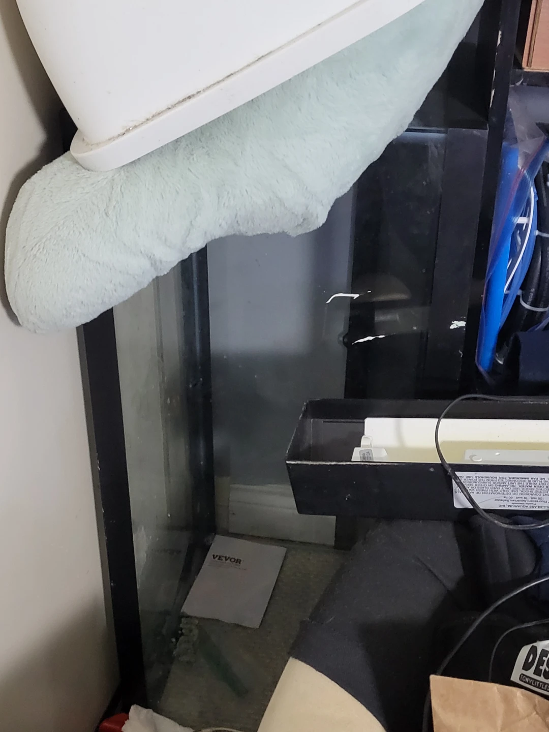 Retptile tank no lid an Light Fixture