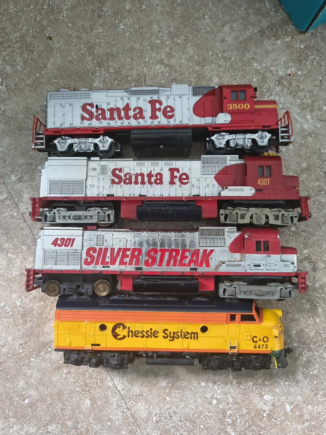 Lot of 4 HO scale diesel locomotives (rough condition) - photo 2
