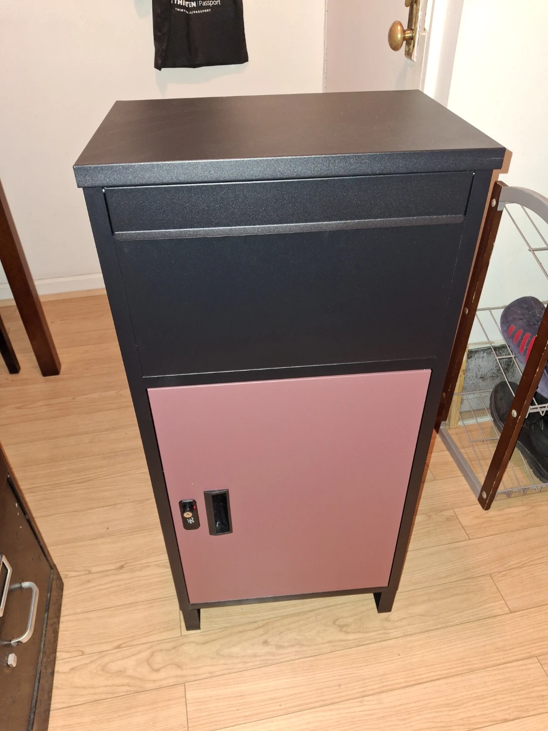Folding Chairs, Office Desk, Mountable Mail Box - photo 4