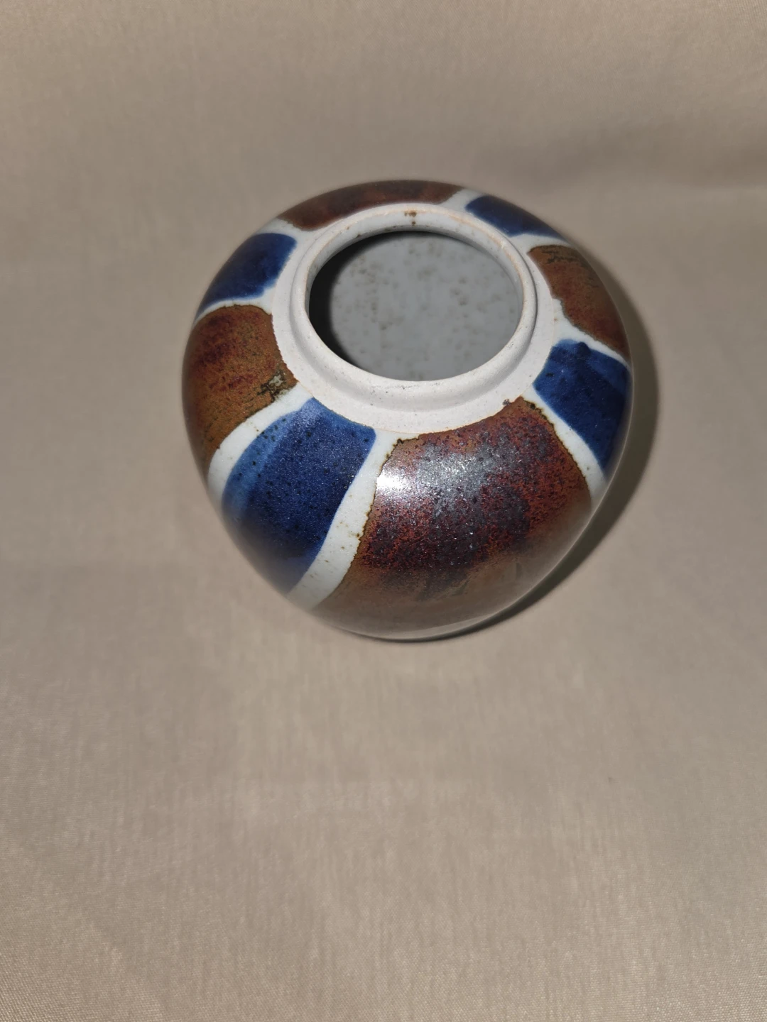 Small Ceramic Vase with Abstract Swirl Design - photo 3
