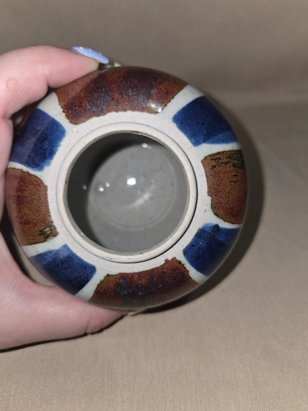 Small Ceramic Vase with Abstract Swirl Design - photo 4