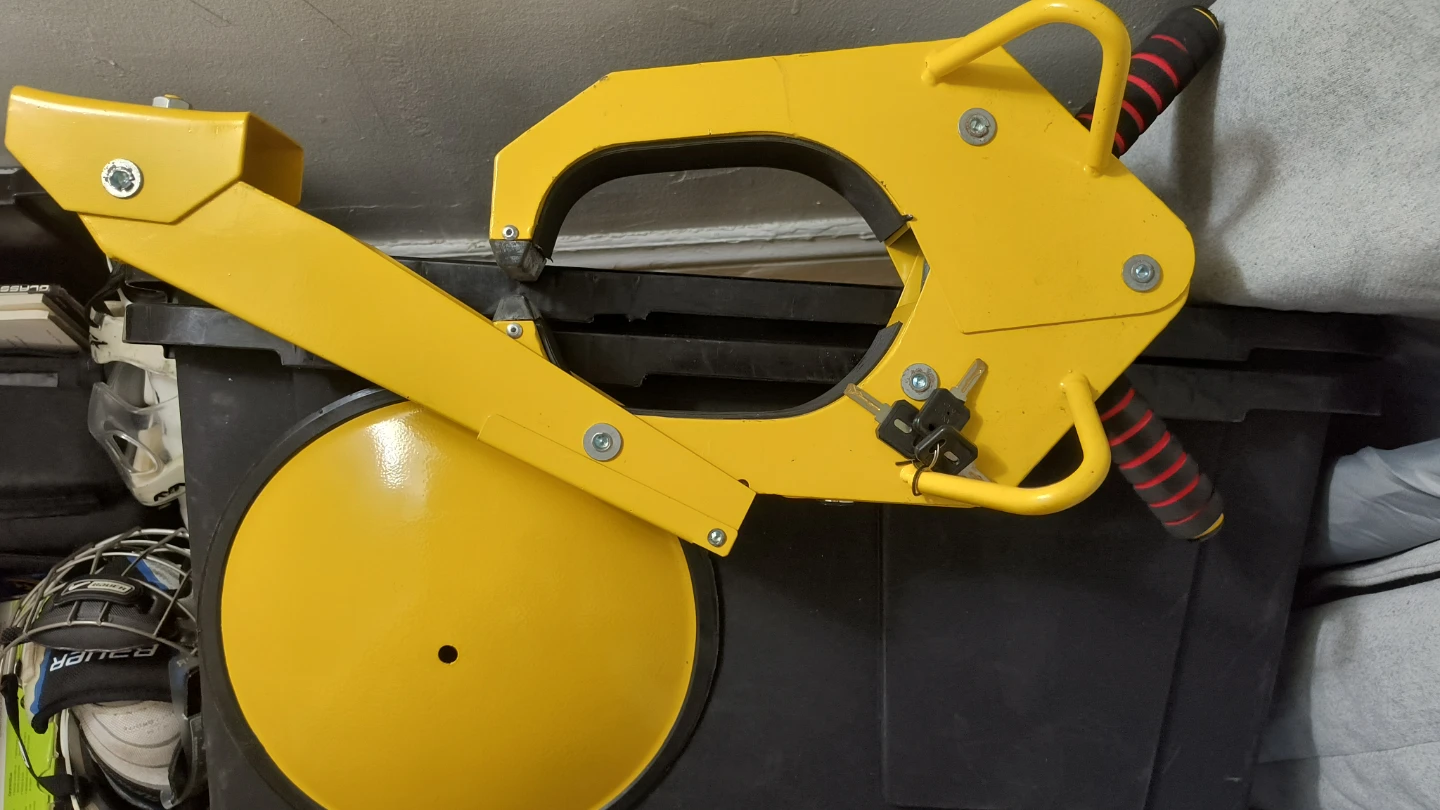 Yellow Wheel Lock Clamp with Keys