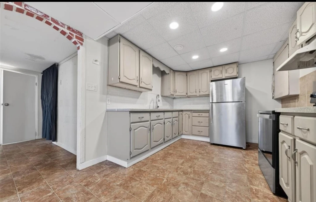 1 bedroom 1 bath basement - photo 5