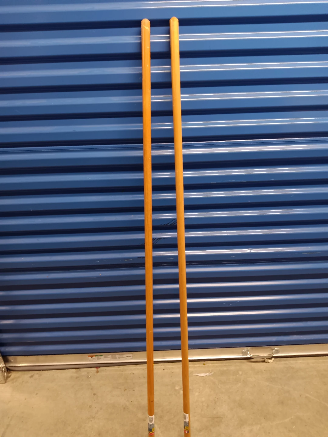 2 Rubbermaid Roughneck Mango Handle