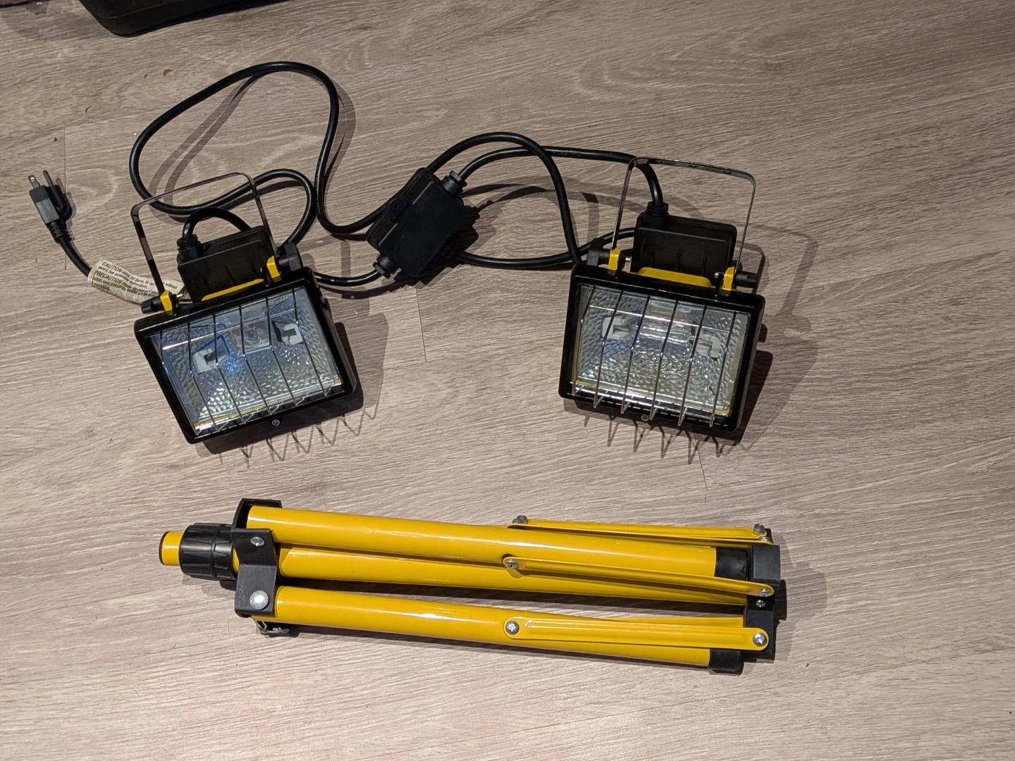Globe Electric Twin Head Work Lamp with Tripod Stand