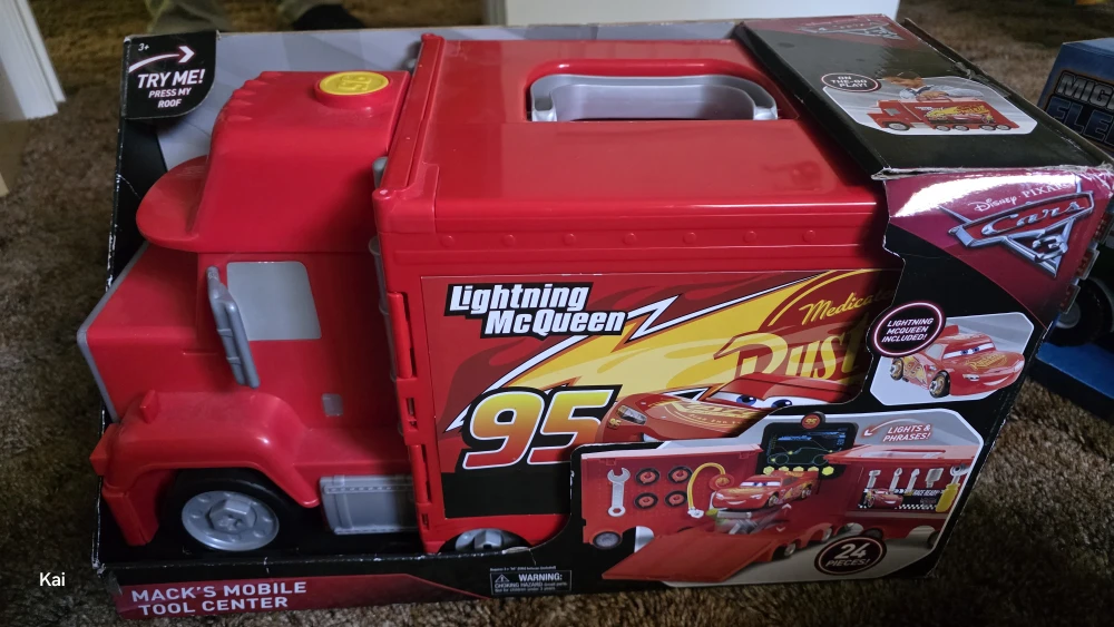 Disney Pixar Cars Lightning McQueen Toy - photo 2