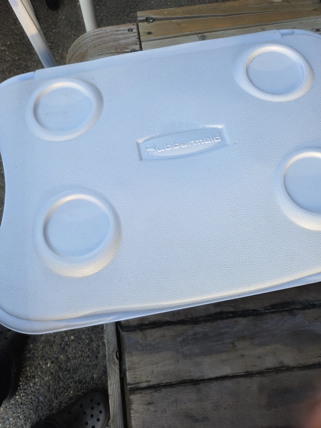 Rubbermaid Cooler with Wheels